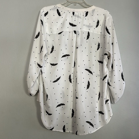 DR2 women white vneck lightweight blouse w/feather print, polkadots & 3/4 sleeve - Picture 8 of 10
